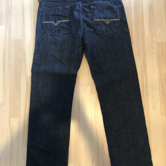 Dark wash guess jeans. - Picture 3 of 4